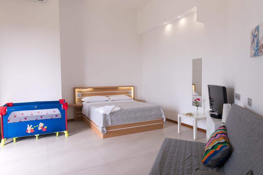 Lalena'S Garden Hotel Portopalo Di Capo Passero Екстериор снимка